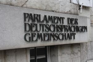 Gedenkminute für die Opfer der Anschläge in Brüssel während der Plenarsitzung vom 25. April 2016